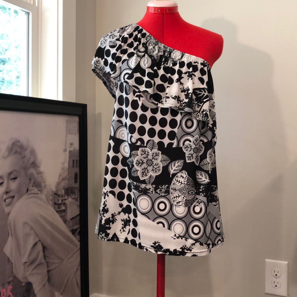 One shoulder shirt